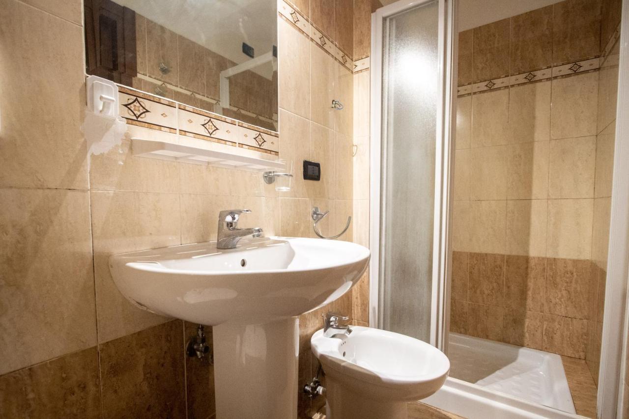 B&B Colorful Suite Yard Rome Bagian luar foto